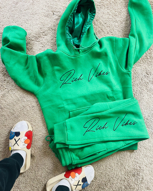 LUCKY GREEN' signature sweatsuit 🌲 - Rich Vibes Apparel
